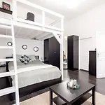 Apartment Charming Downtown Hideaway Steps From New York Cafe!