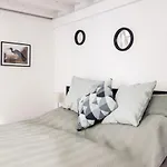 Charming Downtown Hideaway Steps From New York Cafe! Budapest