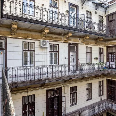 Appartement Charming Downtown Hideaway Steps From New York Cafe!