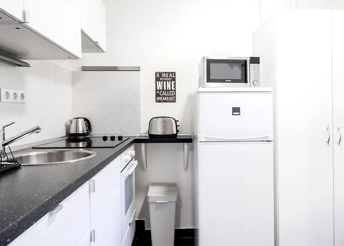 Apartment Charming Downtown Hideaway Steps From New York Cafe! Budapest