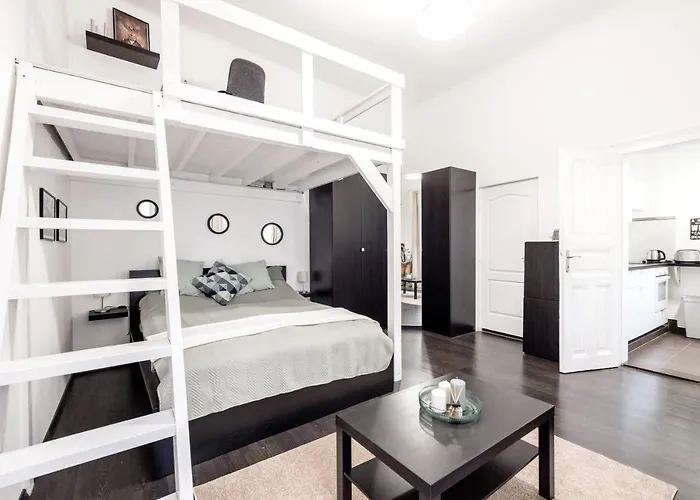 Apartament Charming Downtown Hideaway Steps From New York Cafe!