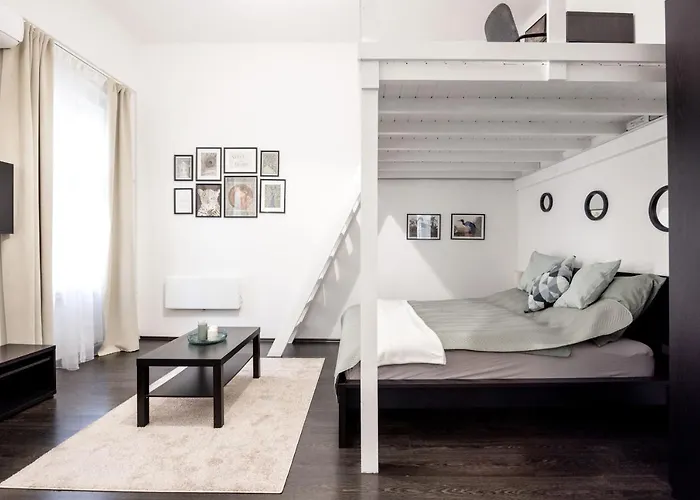 Apartament Charming Downtown Hideaway Steps From New York Cafe! Budapeszt