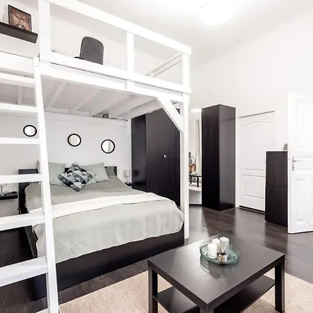 아파트 Charming Downtown Hideaway Steps From New York Cafe!