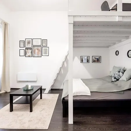 Apartment Charming Downtown Hideaway Steps From New York Cafe! Budapest