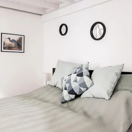 Charming Downtown Hideaway Steps From New York Cafe! Budapest